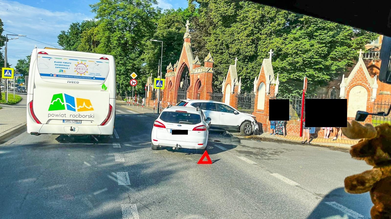 Zdjęcie w galerii na portalu naszraciborz.pl: Zderzenie forda i hondy na Armii Krajowej [FOTO] wiadomości z regionu
