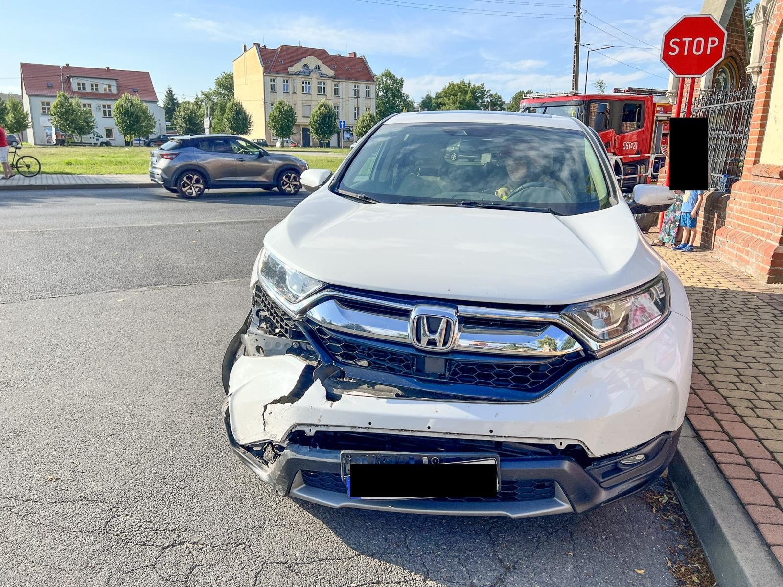 Zdjęcie w galerii na portalu naszraciborz.pl: Zderzenie forda i hondy na Armii Krajowej [FOTO] wiadomości z regionu