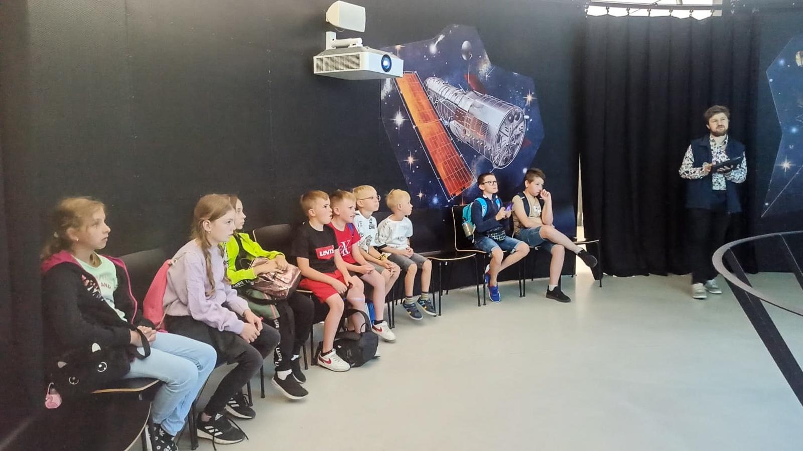 Zdjęcie w galerii na portalu naszraciborz.pl: Dlaczego wszyscy jesteśmy gwiazdami. Lato z RCK z wycieczką w Śląskim Planetarium wiadomości z regionu