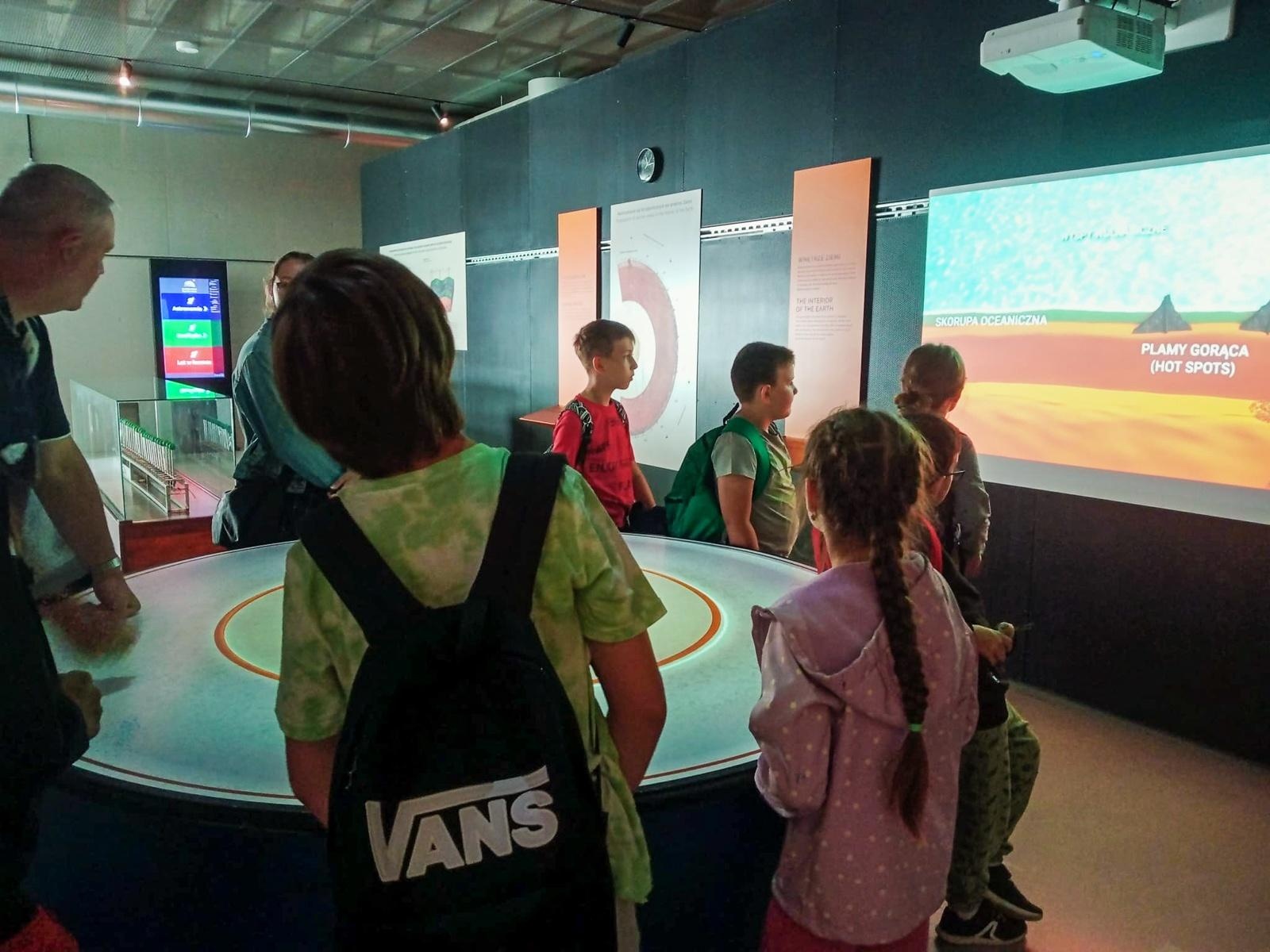 Zdjęcie w galerii na portalu naszraciborz.pl: Dlaczego wszyscy jesteśmy gwiazdami. Lato z RCK z wycieczką w Śląskim Planetarium wiadomości z regionu