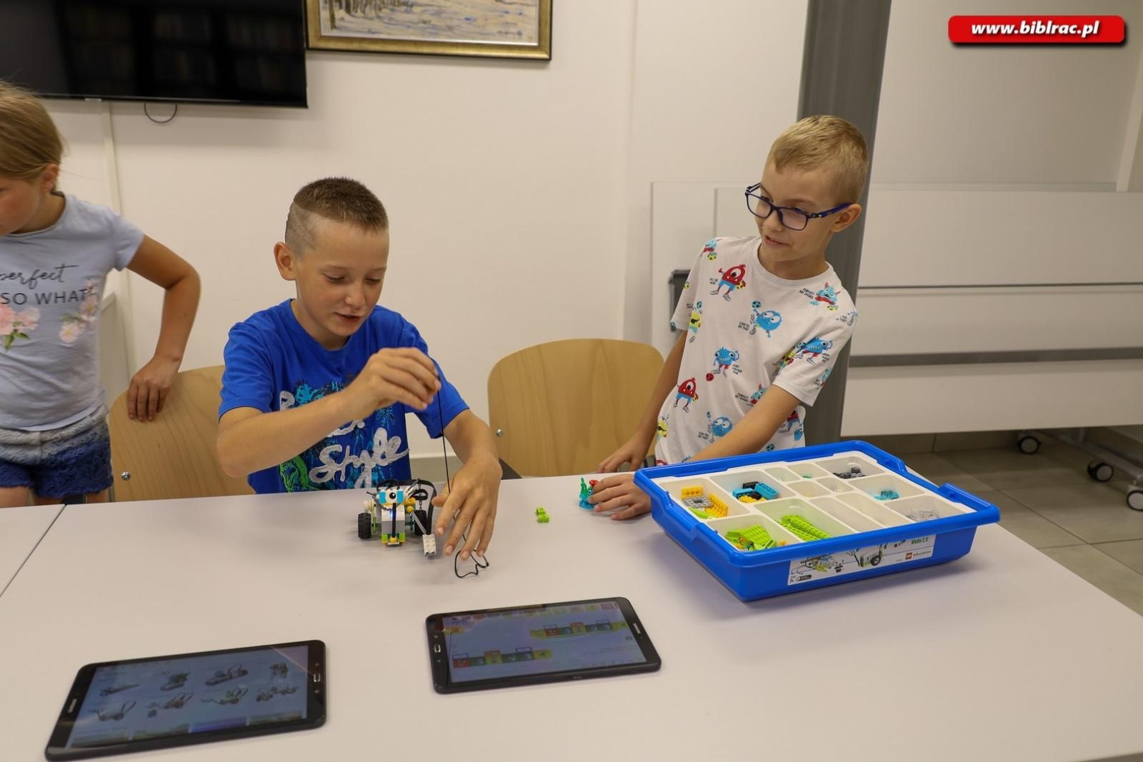 Zdjęcie w galerii na portalu naszraciborz.pl: Wakacje w Powiecie z Biblioteką – relacja z warsztatów programowania Lego wiadomości z regionu