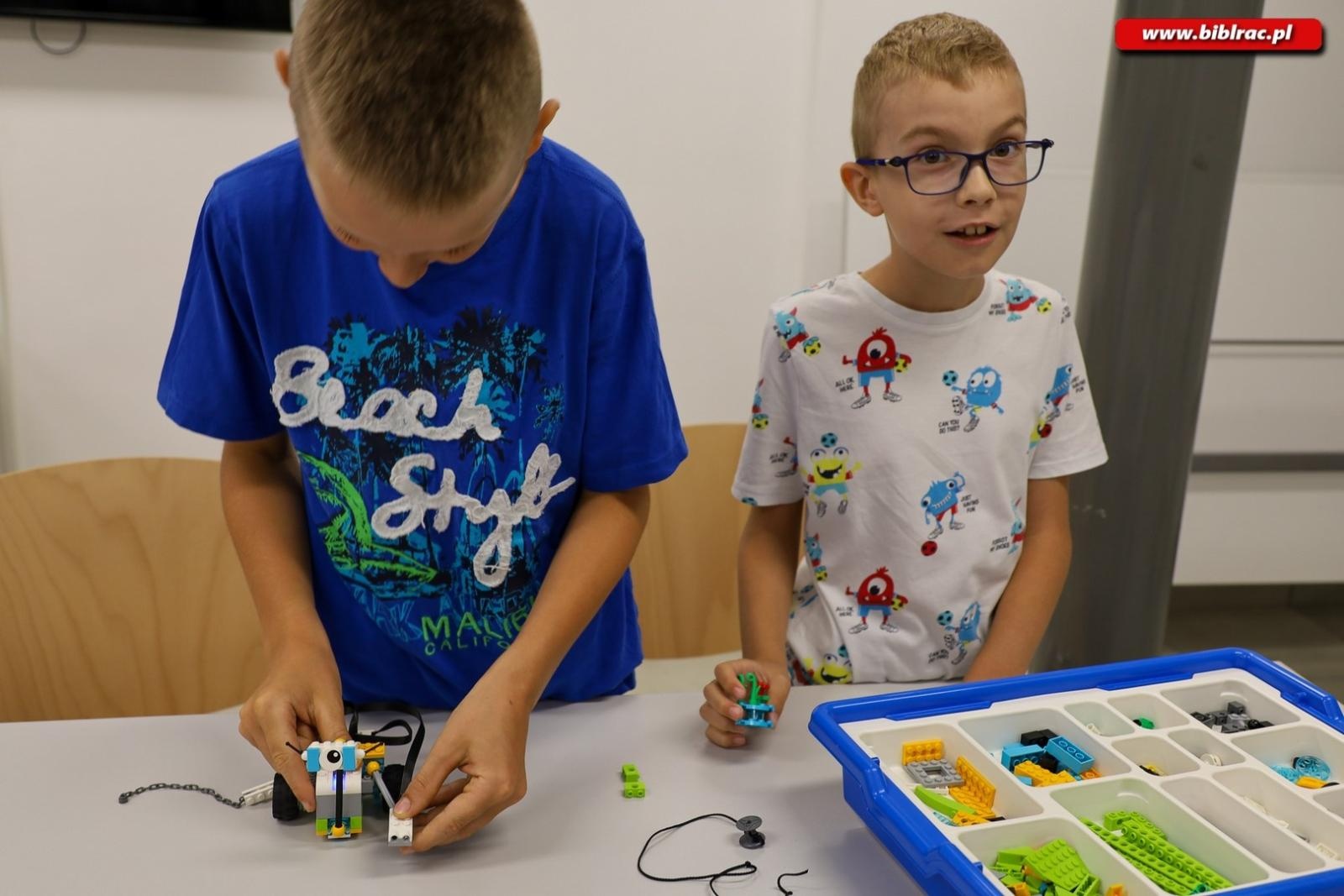 Zdjęcie w galerii na portalu naszraciborz.pl: Wakacje w Powiecie z Biblioteką – relacja z warsztatów programowania Lego wiadomości z regionu