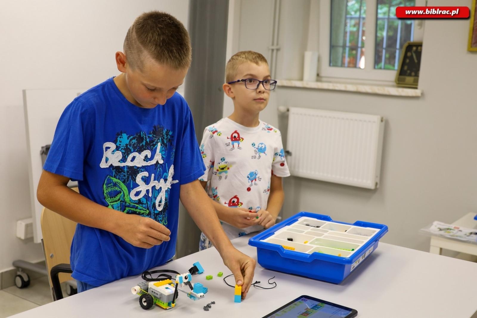 Zdjęcie w galerii na portalu naszraciborz.pl: Wakacje w Powiecie z Biblioteką – relacja z warsztatów programowania Lego wiadomości z regionu