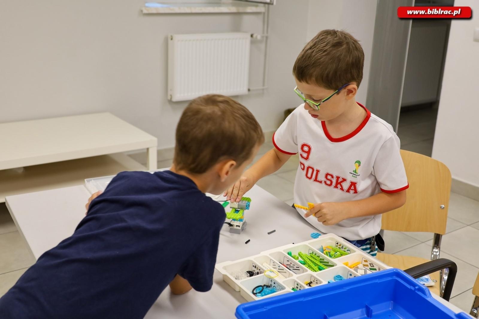 Zdjęcie w galerii na portalu naszraciborz.pl: Wakacje w Powiecie z Biblioteką – relacja z warsztatów programowania Lego wiadomości z regionu