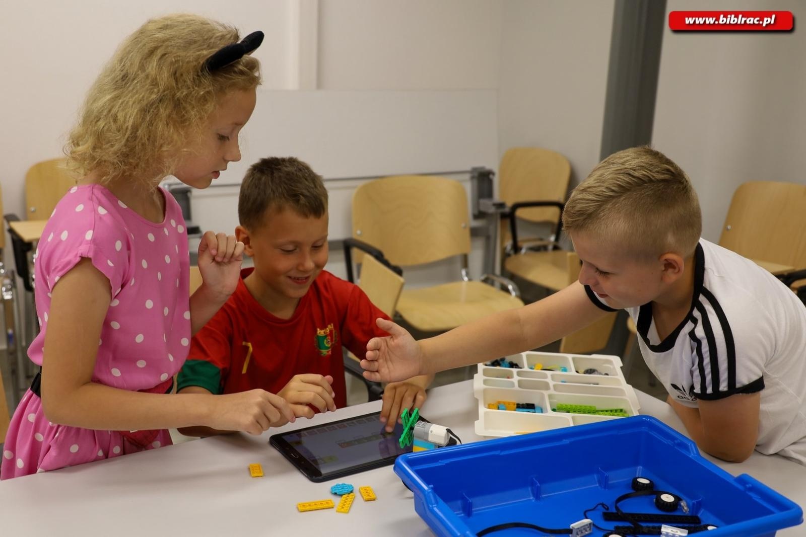 Zdjęcie w galerii na portalu naszraciborz.pl: Wakacje w Powiecie z Biblioteką – relacja z warsztatów programowania Lego wiadomości z regionu