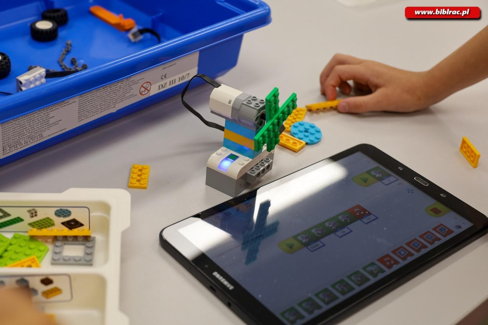 Zdjęcie w galerii na portalu naszraciborz.pl: Wakacje w Powiecie z Biblioteką – relacja z warsztatów programowania Lego wiadomości z regionu