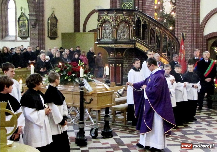 Zdjęcie w galerii na portalu naszraciborz.pl: Racibórz pożegnał śp. A. Malcharczyka wiadomości z regionu