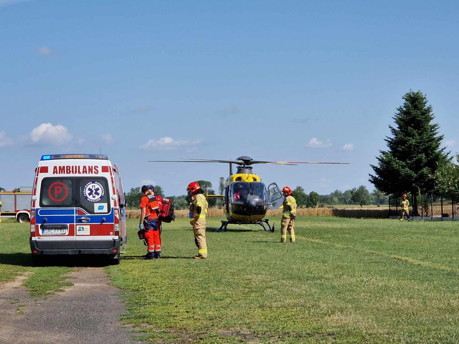 Zdjęcie w galerii na portalu naszraciborz.pl: Kobieta potrącona w Zabełkowie. Wezwano śmigłowiec LPR wiadomości z regionu