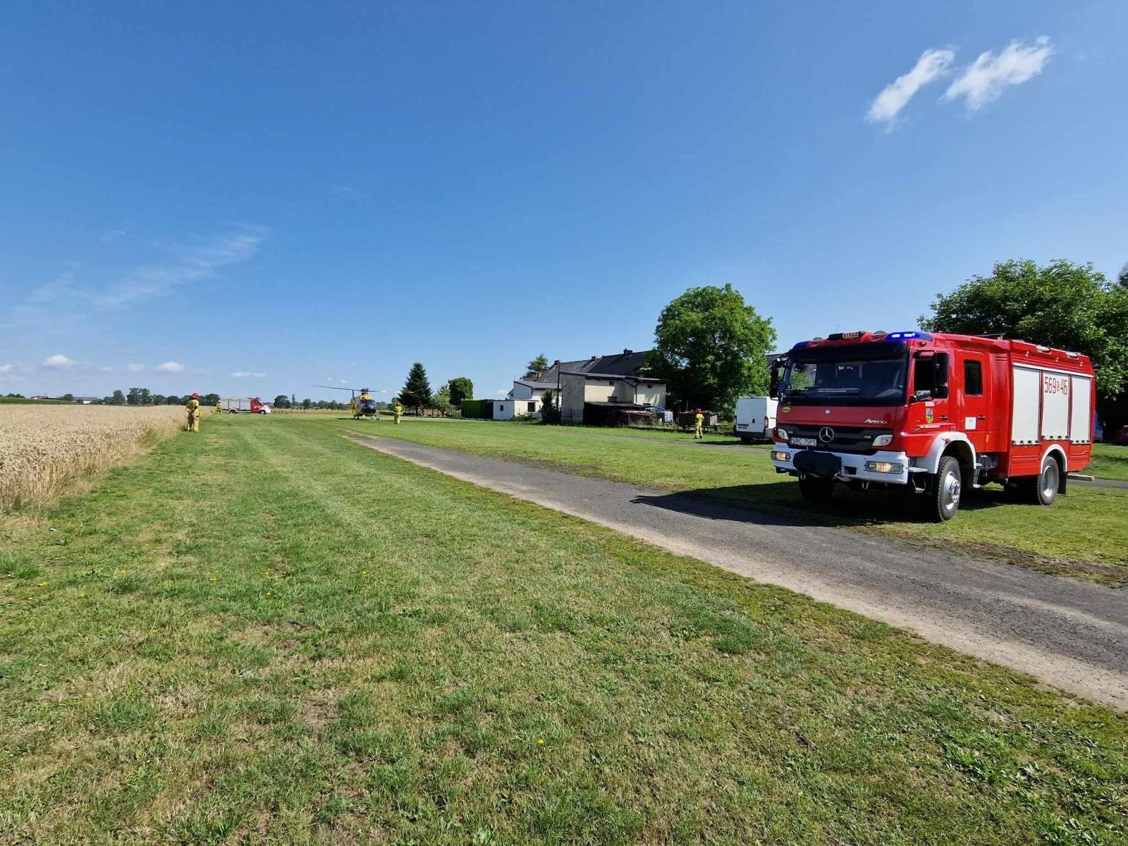 Zdjęcie w galerii na portalu naszraciborz.pl: Kobieta potrącona w Zabełkowie. Wezwano śmigłowiec LPR wiadomości z regionu