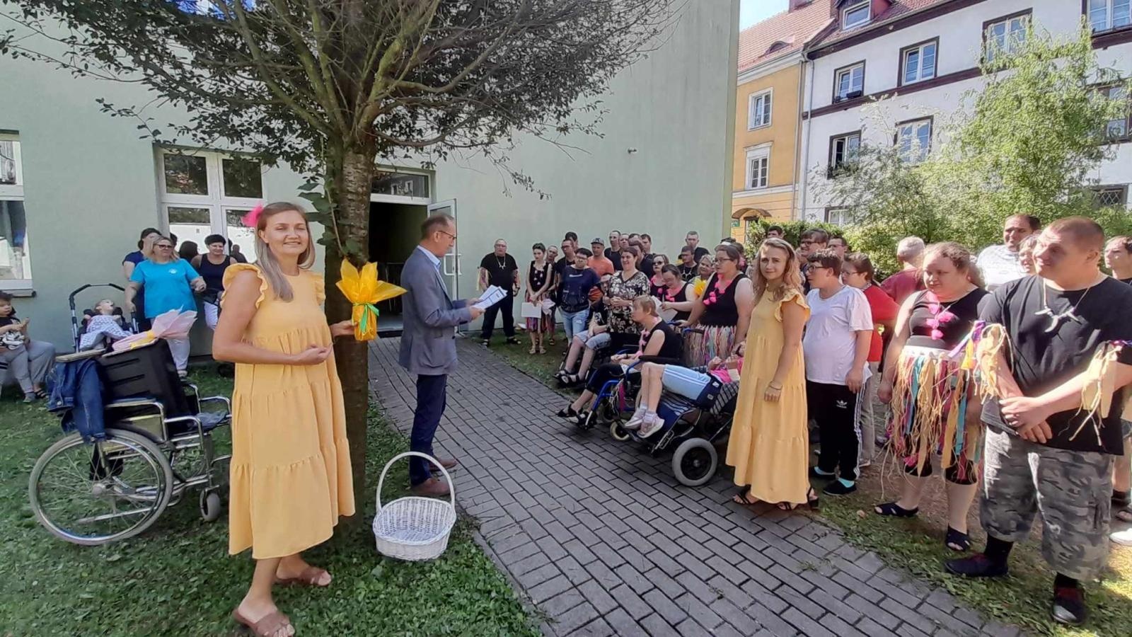 Zdjęcie w galerii na portalu naszraciborz.pl: Hawajskie rytmy w ogrodzie przy Rzeźniczej wiadomości z regionu