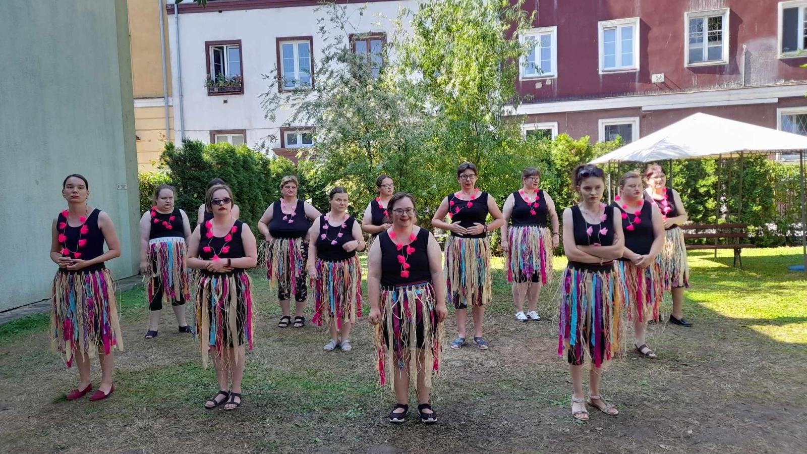 Zdjęcie w galerii na portalu naszraciborz.pl: Hawajskie rytmy w ogrodzie przy Rzeźniczej wiadomości z regionu