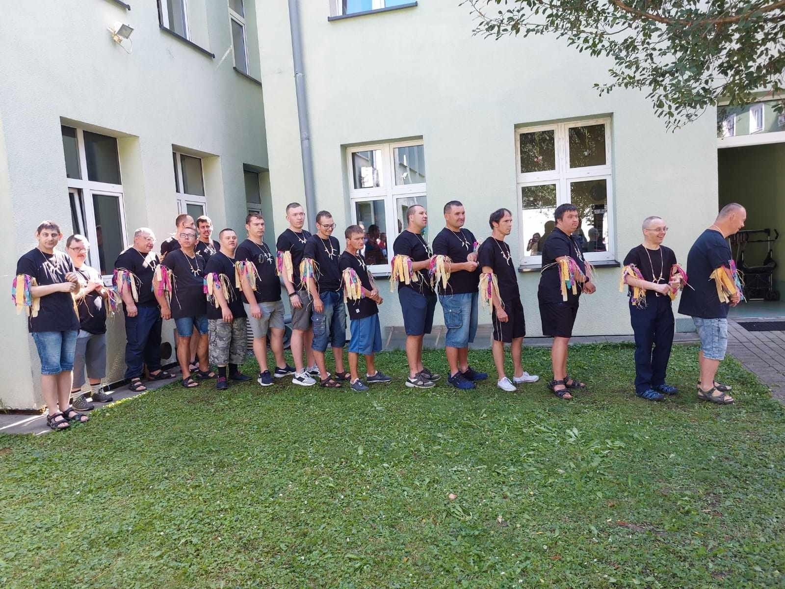 Zdjęcie w galerii na portalu naszraciborz.pl: Hawajskie rytmy w ogrodzie przy Rzeźniczej wiadomości z regionu