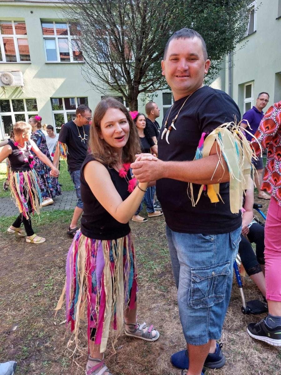 Zdjęcie w galerii na portalu naszraciborz.pl: Hawajskie rytmy w ogrodzie przy Rzeźniczej wiadomości z regionu