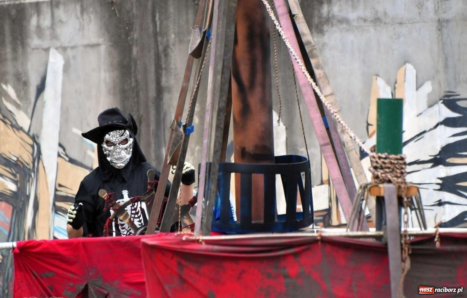 Zdjęcie w galerii na portalu naszraciborz.pl: Statek Widmo z Raciborza wygrał Mistrzostwa Polski w Pływaniu na Byle Czym w Augustowie wiadomości z regionu