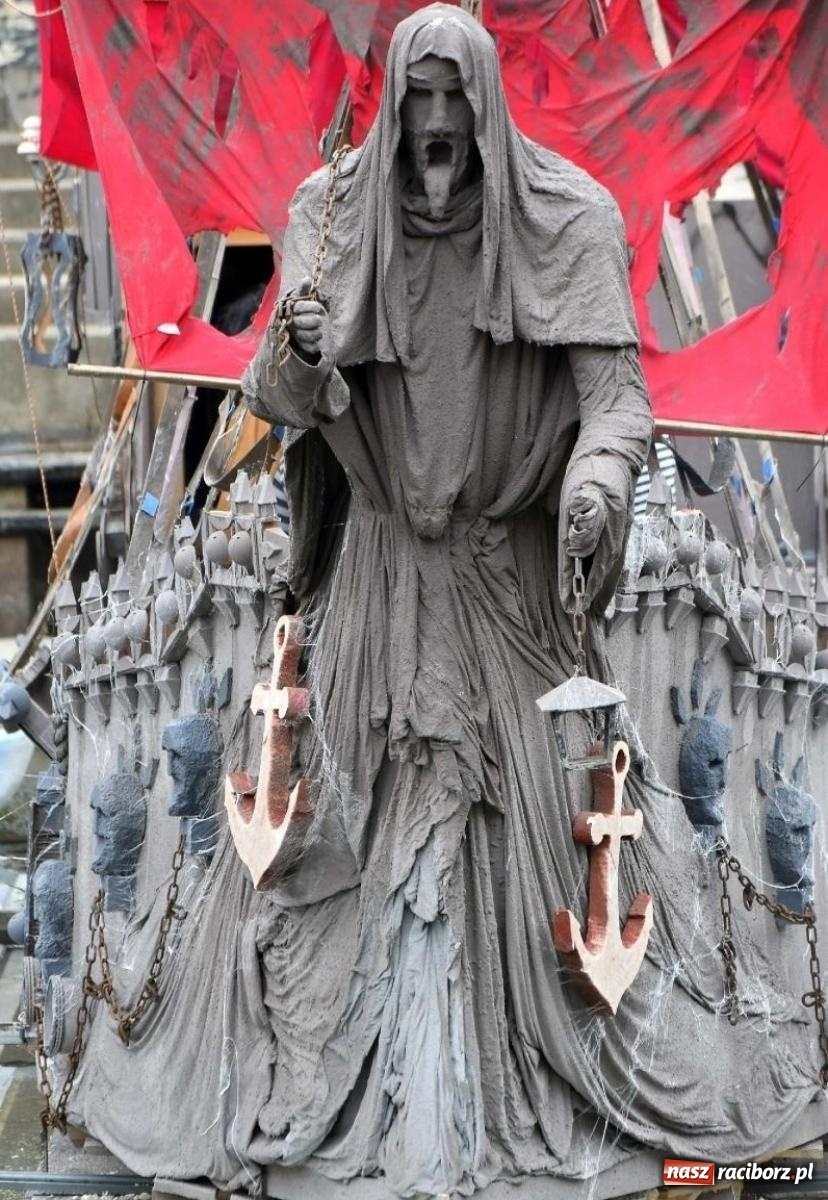 Zdjęcie w galerii na portalu naszraciborz.pl: Statek Widmo z Raciborza wygrał Mistrzostwa Polski w Pływaniu na Byle Czym w Augustowie wiadomości z regionu