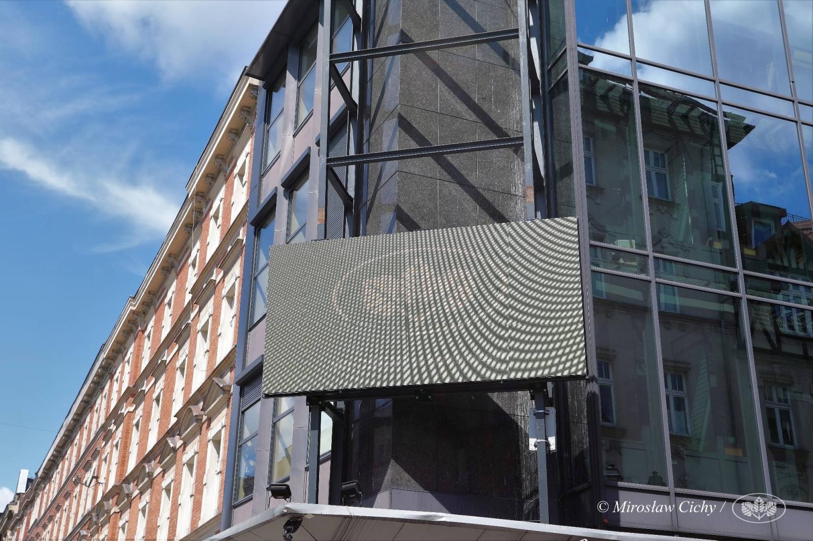 Zdjęcie w galerii na portalu naszraciborz.pl: Eko-tablica świetlna już na budynku funduszu wiadomości z regionu