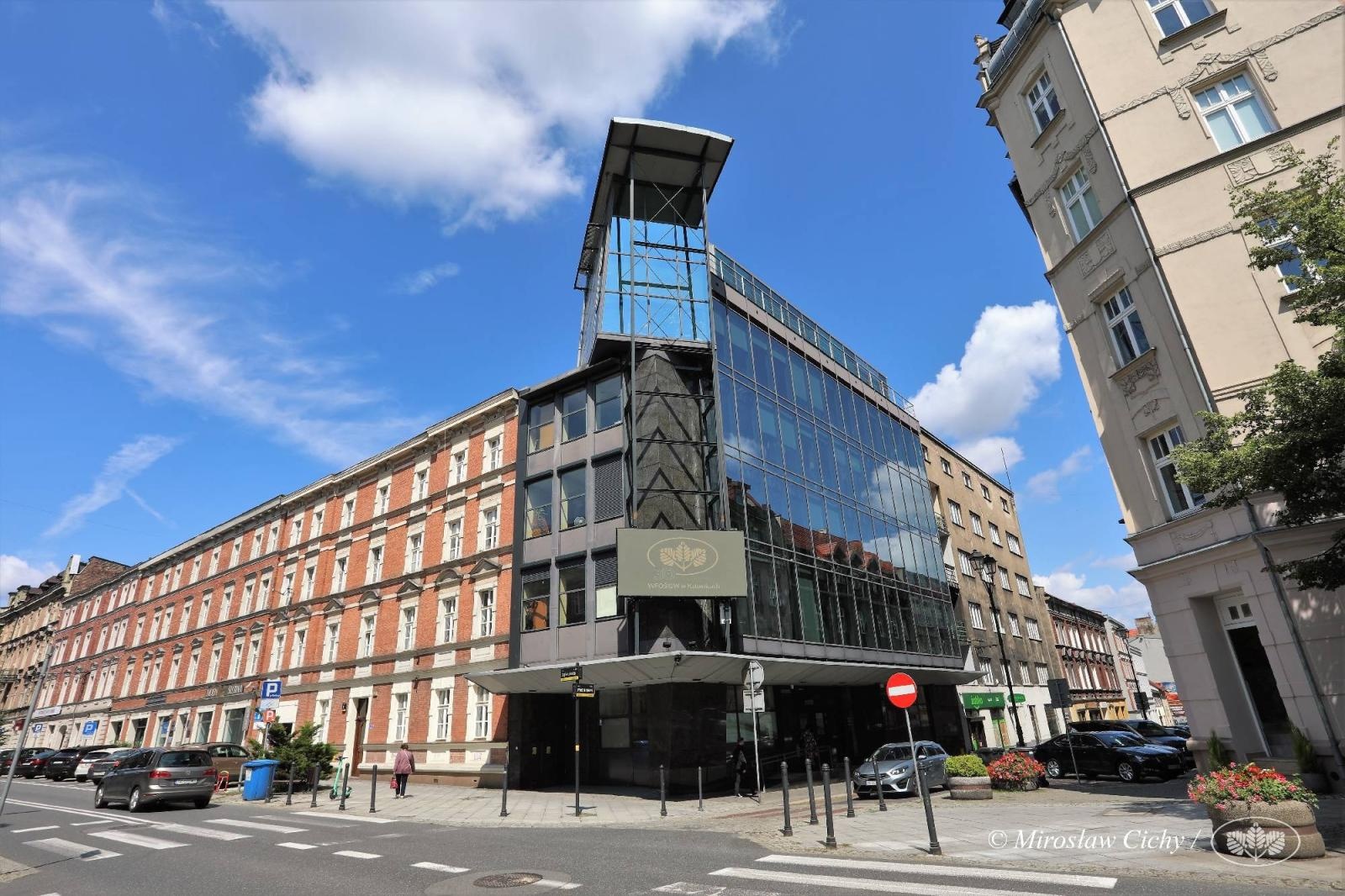 Zdjęcie w galerii na portalu naszraciborz.pl: Eko-tablica świetlna już na budynku funduszu wiadomości z regionu