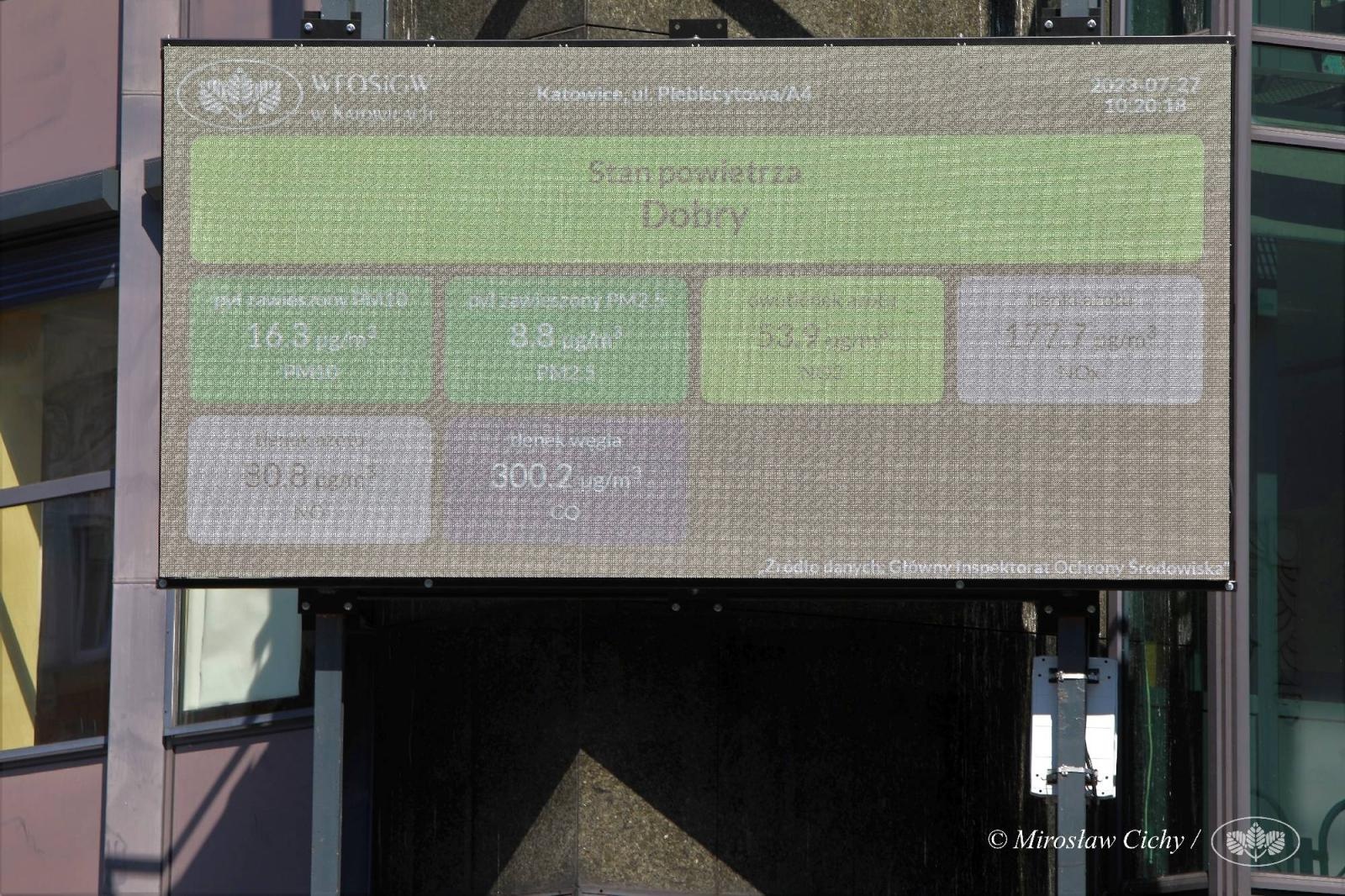 Zdjęcie w galerii na portalu naszraciborz.pl: Eko-tablica świetlna już na budynku funduszu wiadomości z regionu