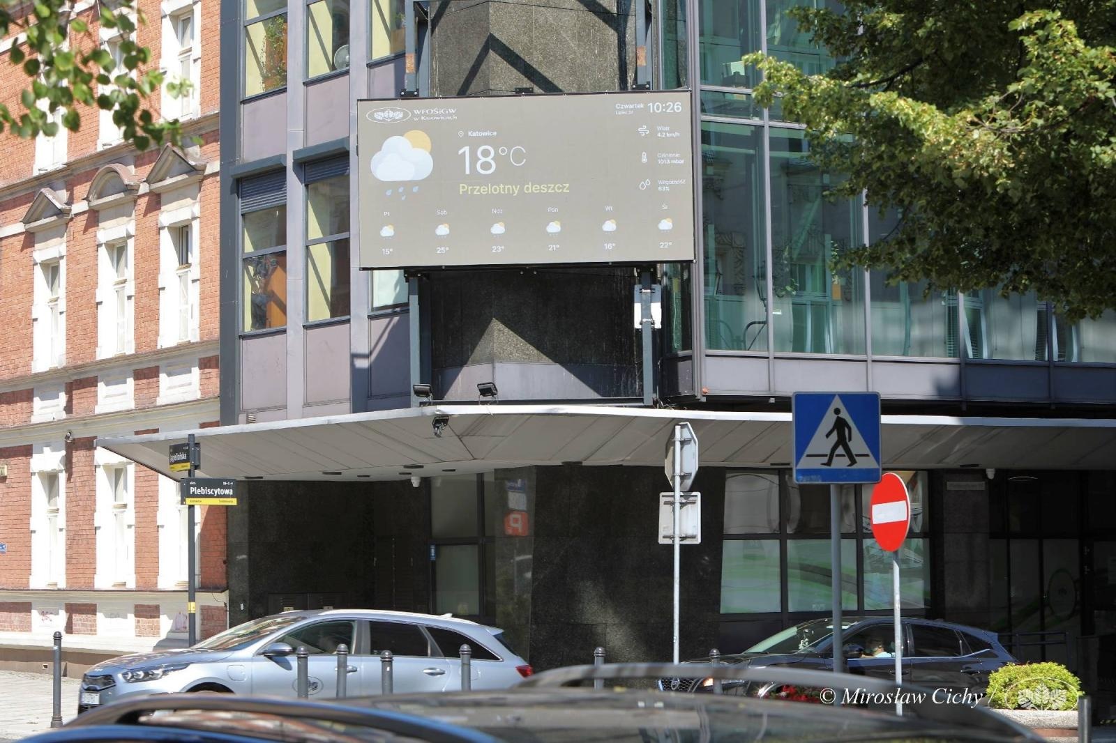 Zdjęcie w galerii na portalu naszraciborz.pl: Eko-tablica świetlna już na budynku funduszu wiadomości z regionu