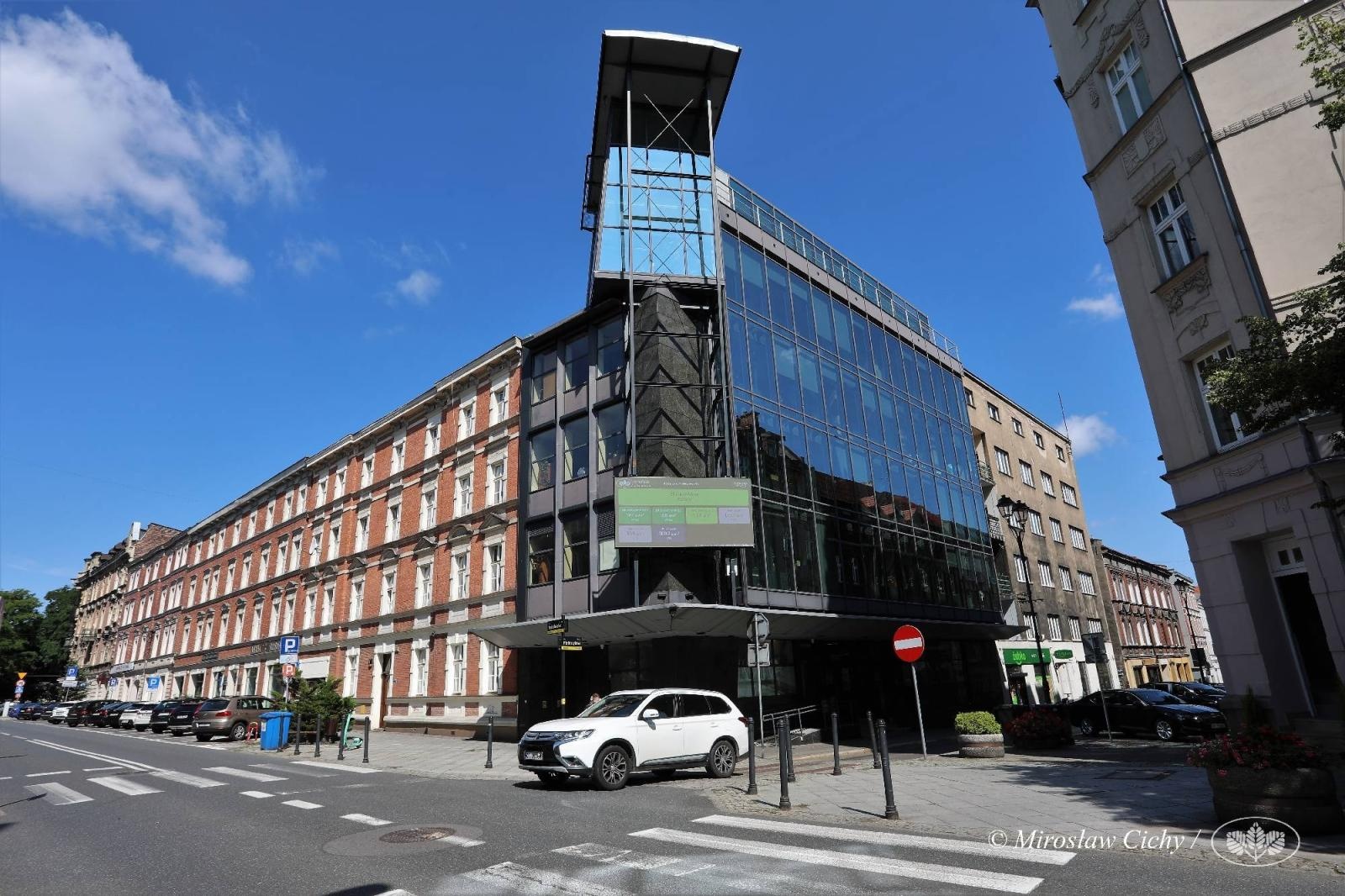 Zdjęcie w galerii na portalu naszraciborz.pl: Eko-tablica świetlna już na budynku funduszu wiadomości z regionu