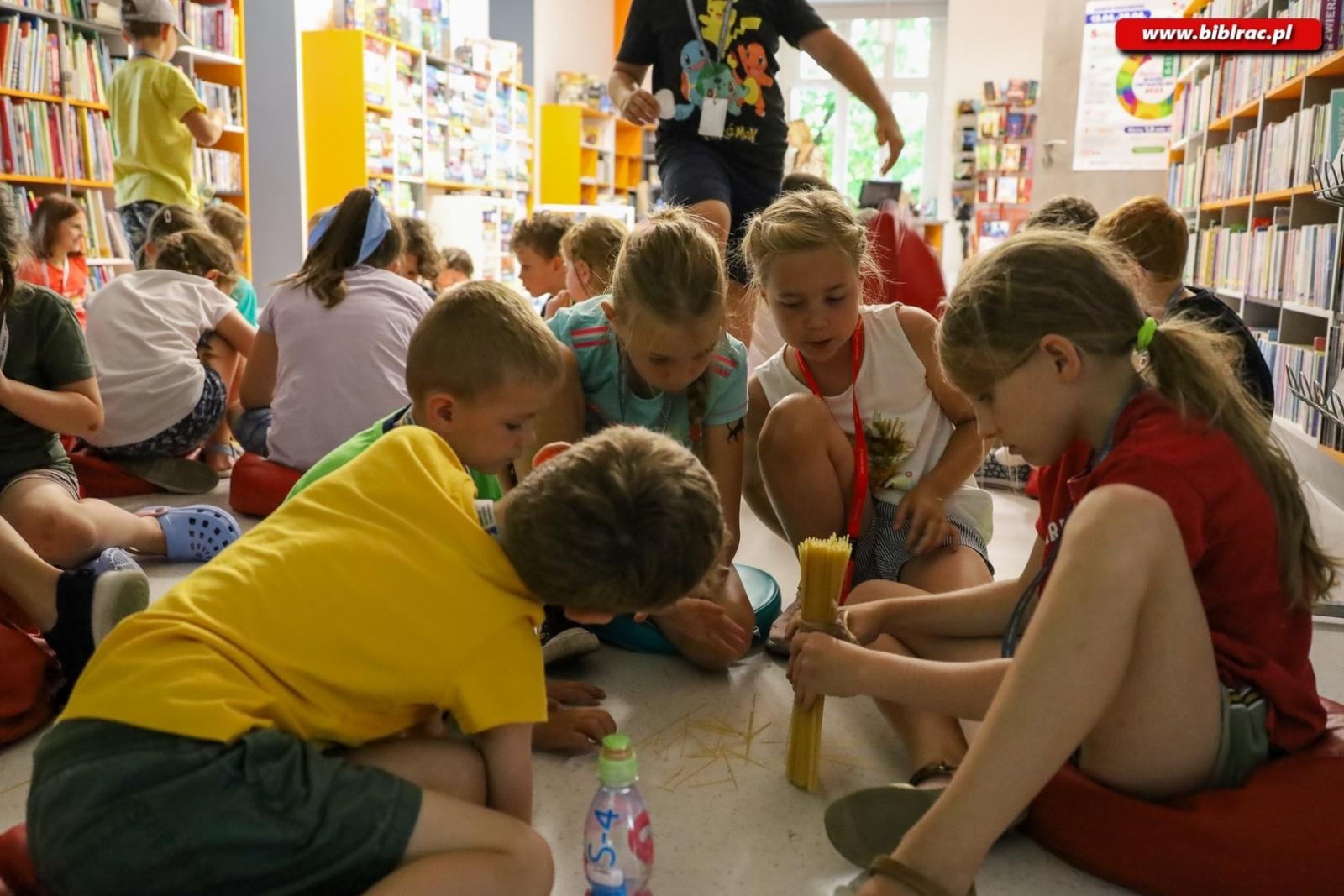Zdjęcie w galerii na portalu naszraciborz.pl: Tego lata raciborska Biblioteka po raz kolejny zapewnia moc atrakcji dla dzieci i młodzieży! wiadomości z regionu