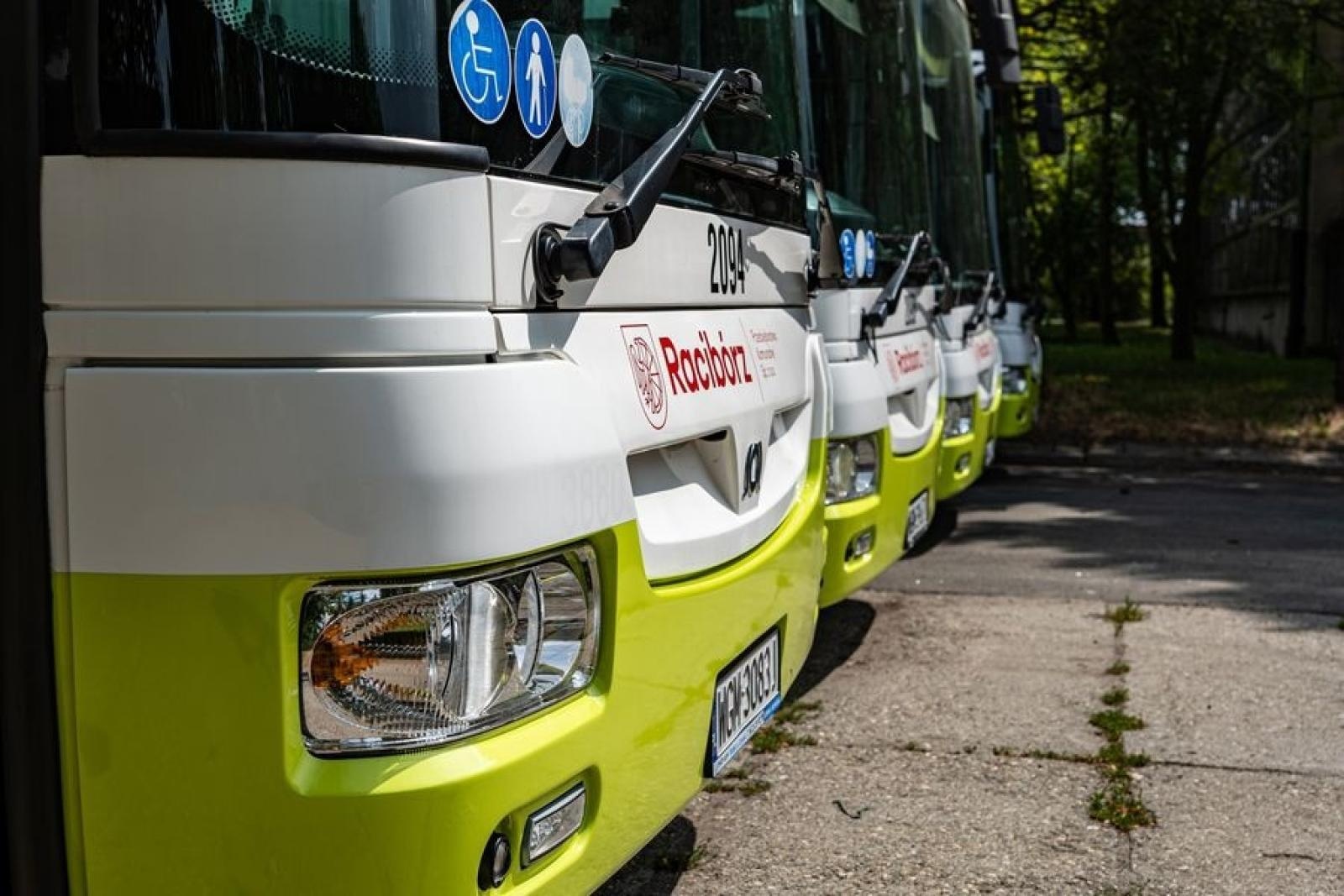 Zdjęcie w galerii na portalu naszraciborz.pl: Cztery używane autobusy uzupełniły flotę komunikacji miejskiej w Raciborzu wiadomości z regionu