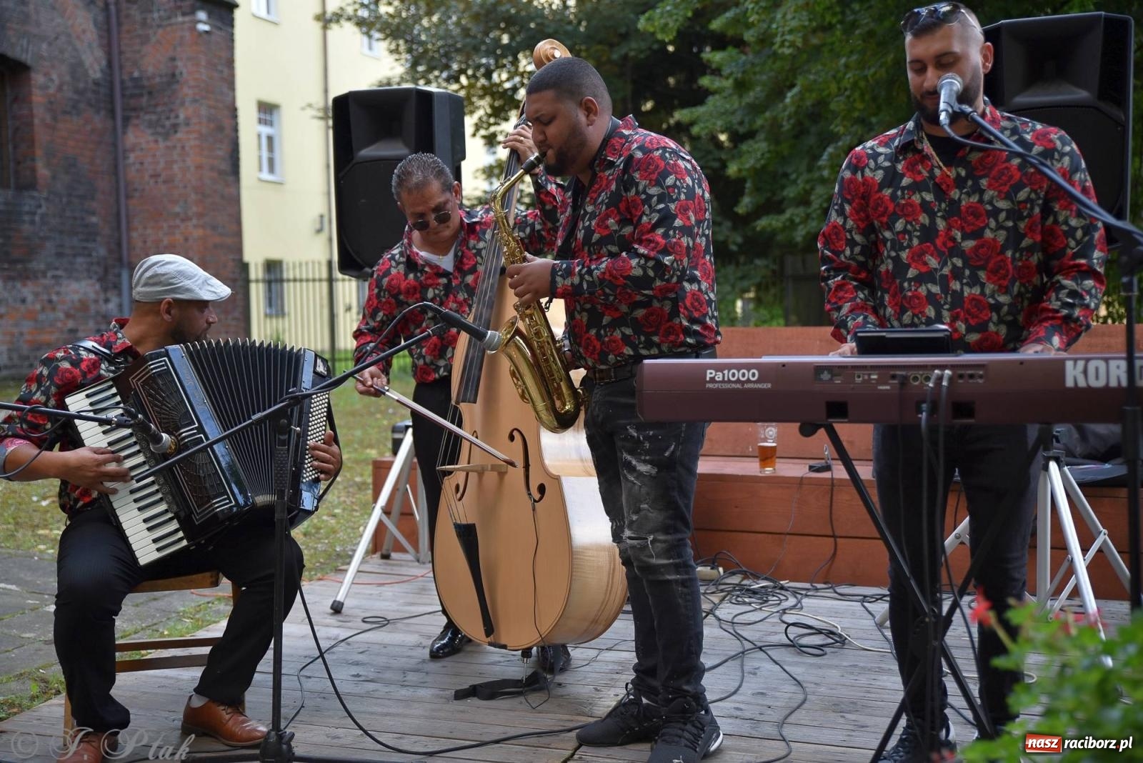 Zdjęcie w galerii na portalu naszraciborz.pl: W Etiudzie za Muzeum zabrzmiała muzyka romska [FOTO i WIDEO] wiadomości z regionu