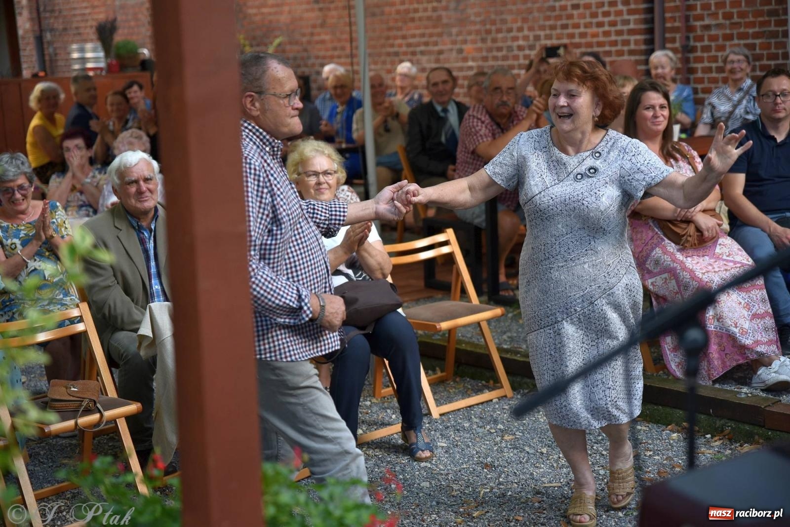 Zdjęcie w galerii na portalu naszraciborz.pl: W Etiudzie za Muzeum zabrzmiała muzyka romska [FOTO i WIDEO] wiadomości z regionu