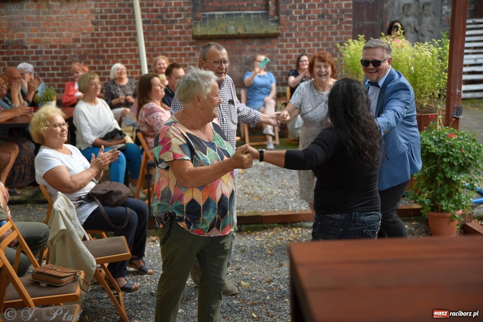 Zdjęcie w galerii na portalu naszraciborz.pl: W Etiudzie za Muzeum zabrzmiała muzyka romska [FOTO i WIDEO] wiadomości z regionu