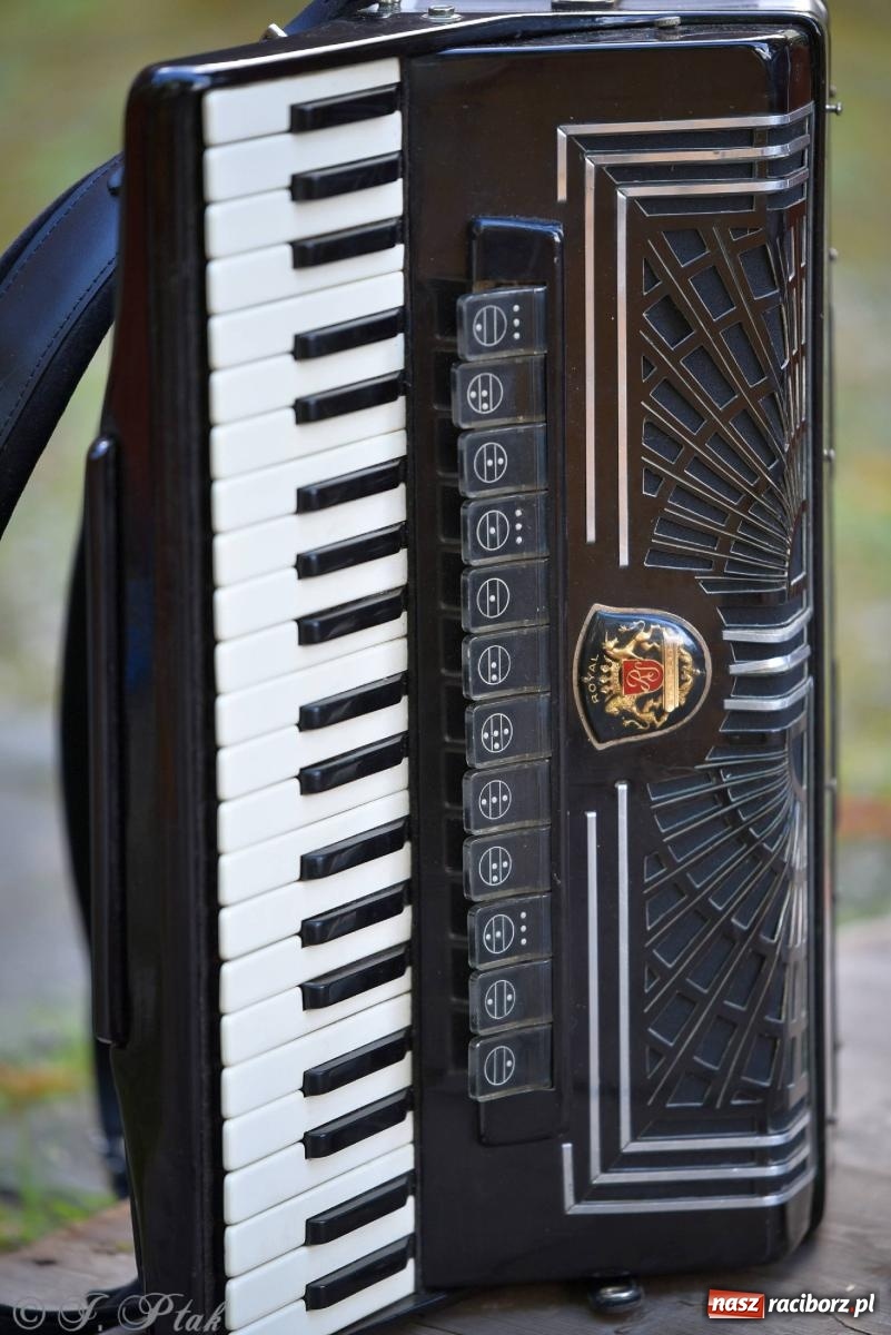 Zdjęcie w galerii na portalu naszraciborz.pl: W Etiudzie za Muzeum zabrzmiała muzyka romska [FOTO i WIDEO] wiadomości z regionu