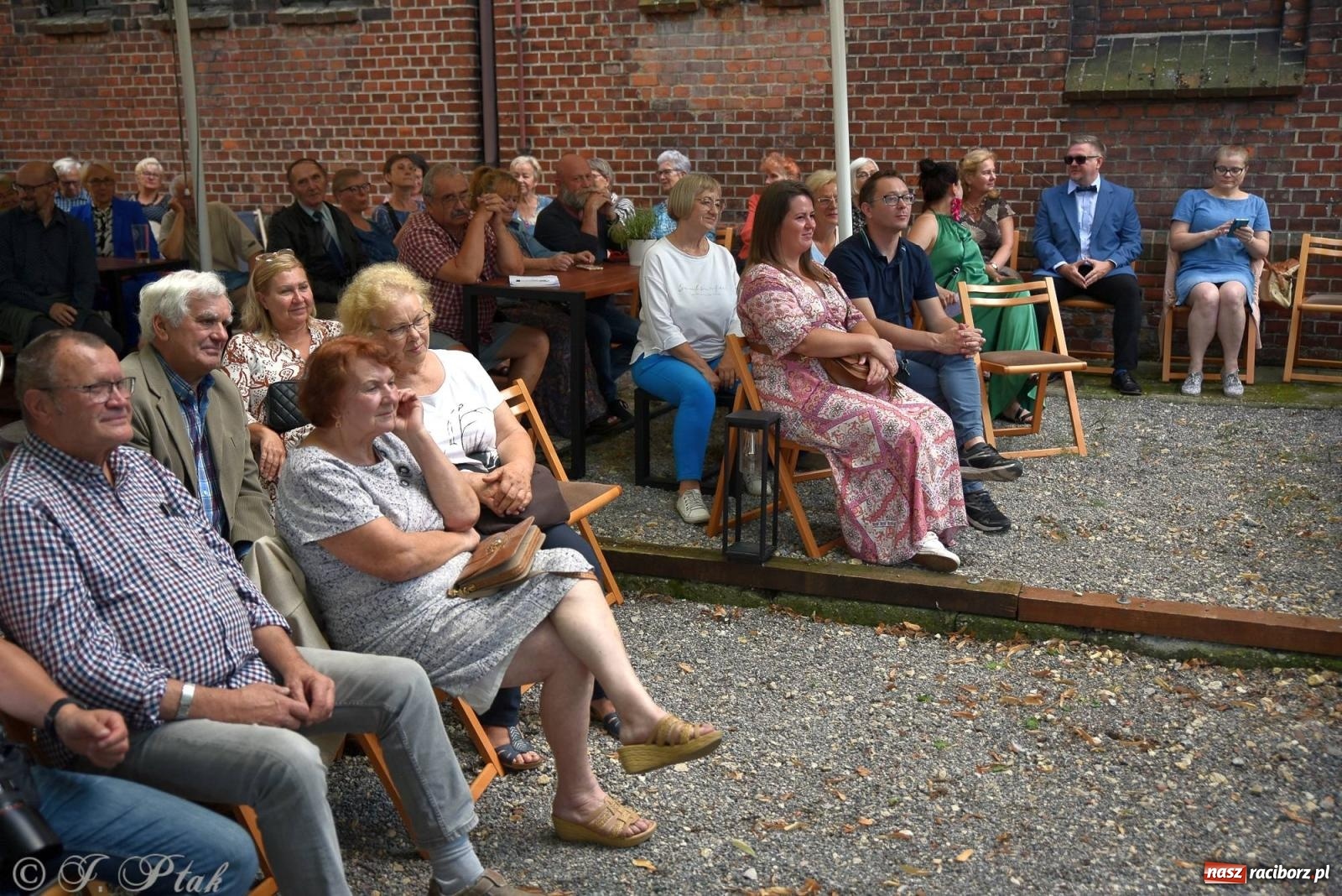 Zdjęcie w galerii na portalu naszraciborz.pl: W Etiudzie za Muzeum zabrzmiała muzyka romska [FOTO i WIDEO] wiadomości z regionu