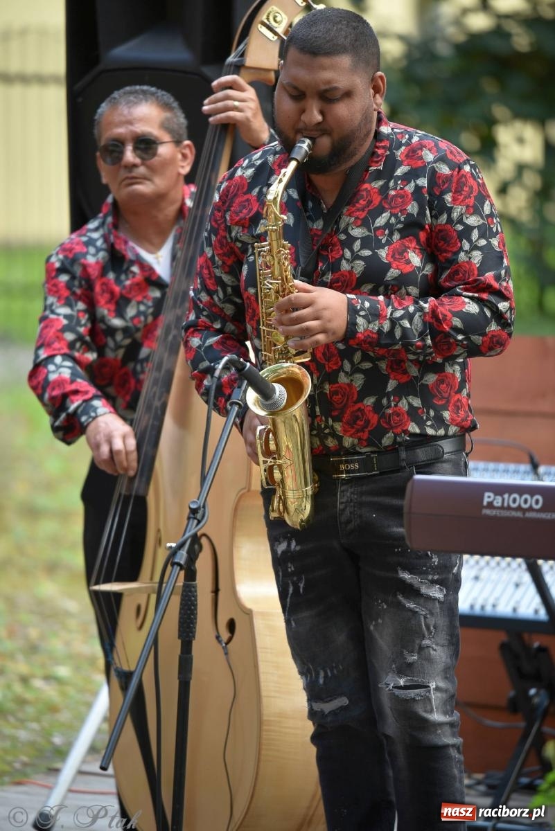 Zdjęcie w galerii na portalu naszraciborz.pl: W Etiudzie za Muzeum zabrzmiała muzyka romska [FOTO i WIDEO] wiadomości z regionu