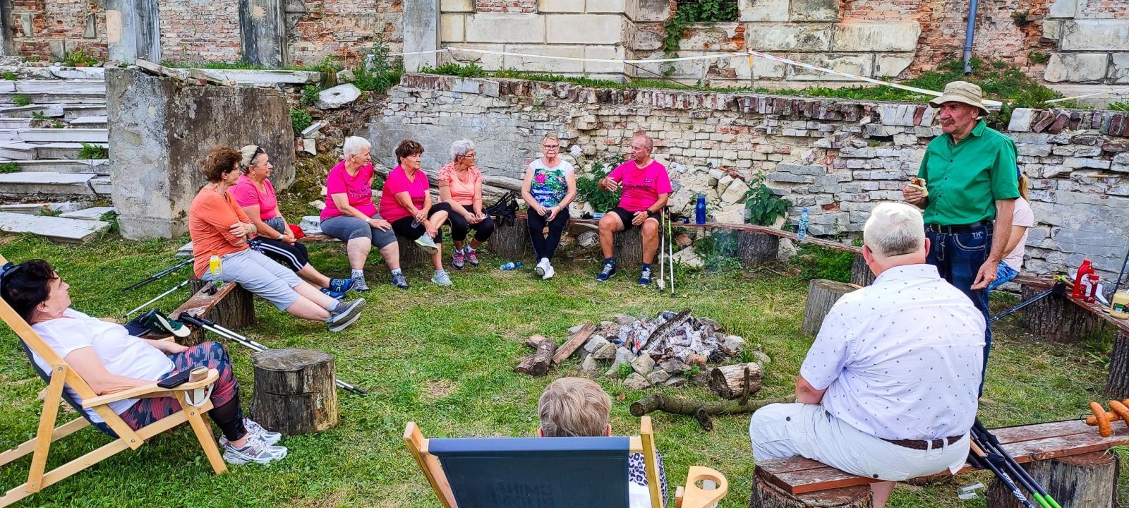 Zdjęcie w galerii na portalu naszraciborz.pl: Wakacje w powiecie. Z kijkami wokół Sławikowa wiadomości z regionu