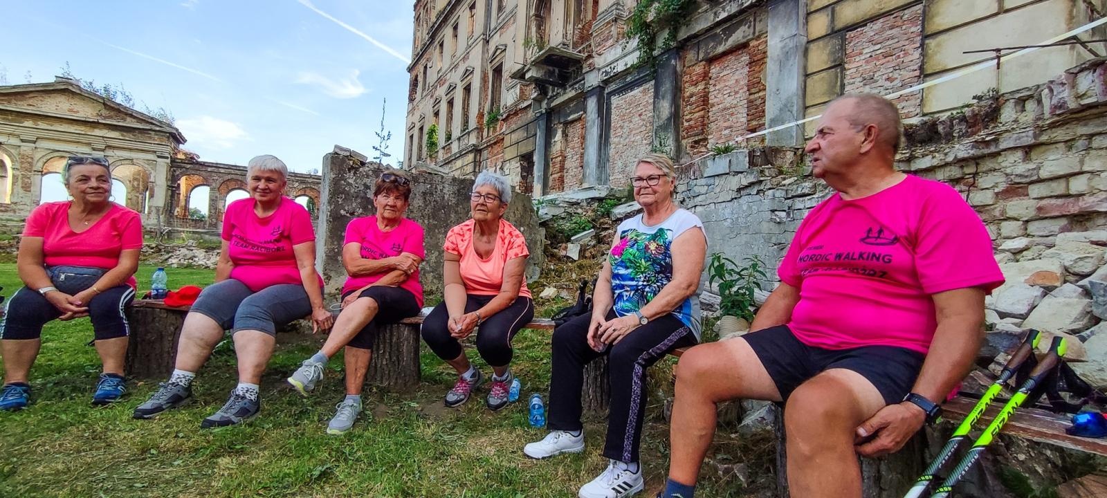 Zdjęcie w galerii na portalu naszraciborz.pl: Wakacje w powiecie. Z kijkami wokół Sławikowa wiadomości z regionu