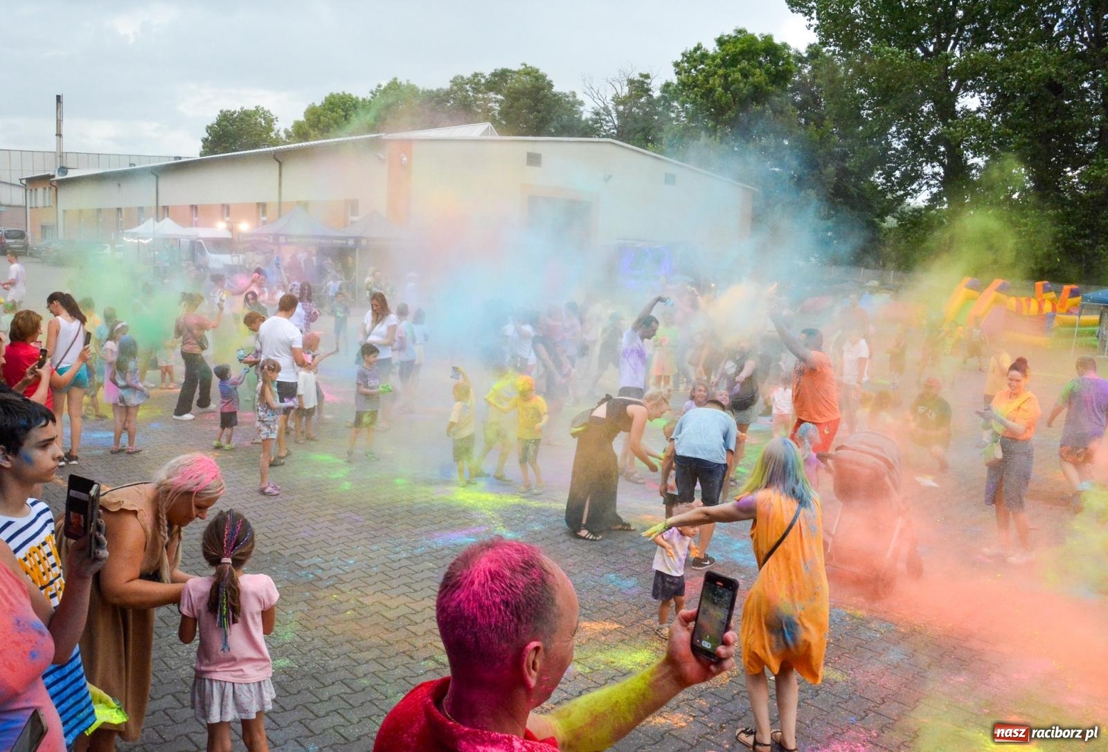 Zdjęcie w galerii na portalu naszraciborz.pl: Pietrowice Wielkie w strugach deszczu i kolorów [FOTO i WIDEO] wiadomości z regionu