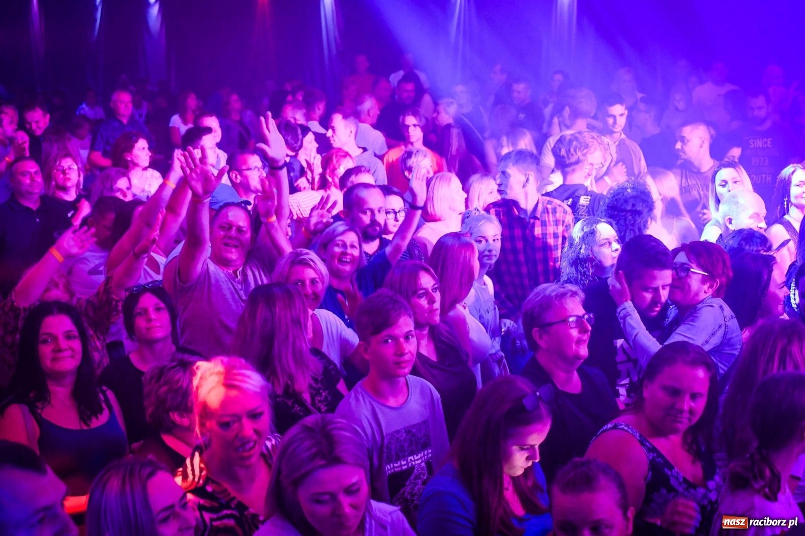 Zdjęcie w galerii na portalu naszraciborz.pl: Boys na półmetek wakacji w Szymocicach wiadomości z regionu