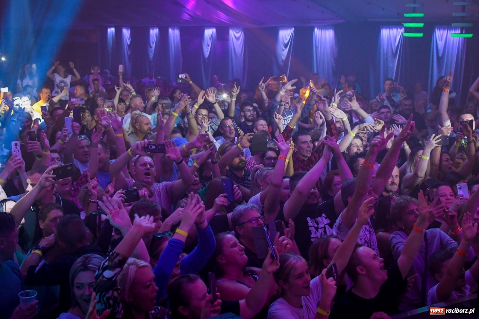 Zdjęcie w galerii na portalu naszraciborz.pl: Boys na półmetek wakacji w Szymocicach wiadomości z regionu