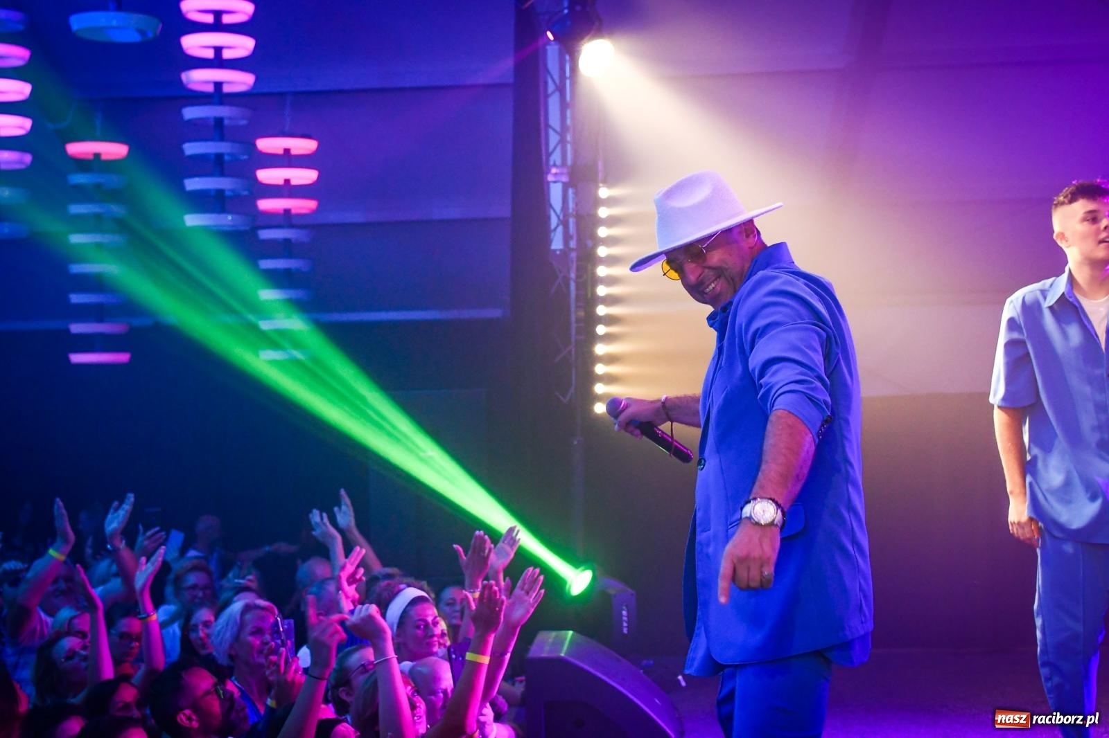 Zdjęcie w galerii na portalu naszraciborz.pl: Boys na półmetek wakacji w Szymocicach wiadomości z regionu