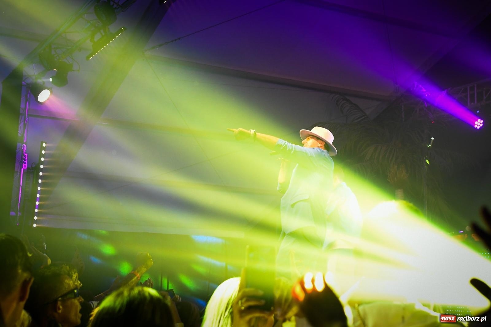 Zdjęcie w galerii na portalu naszraciborz.pl: Boys na półmetek wakacji w Szymocicach wiadomości z regionu