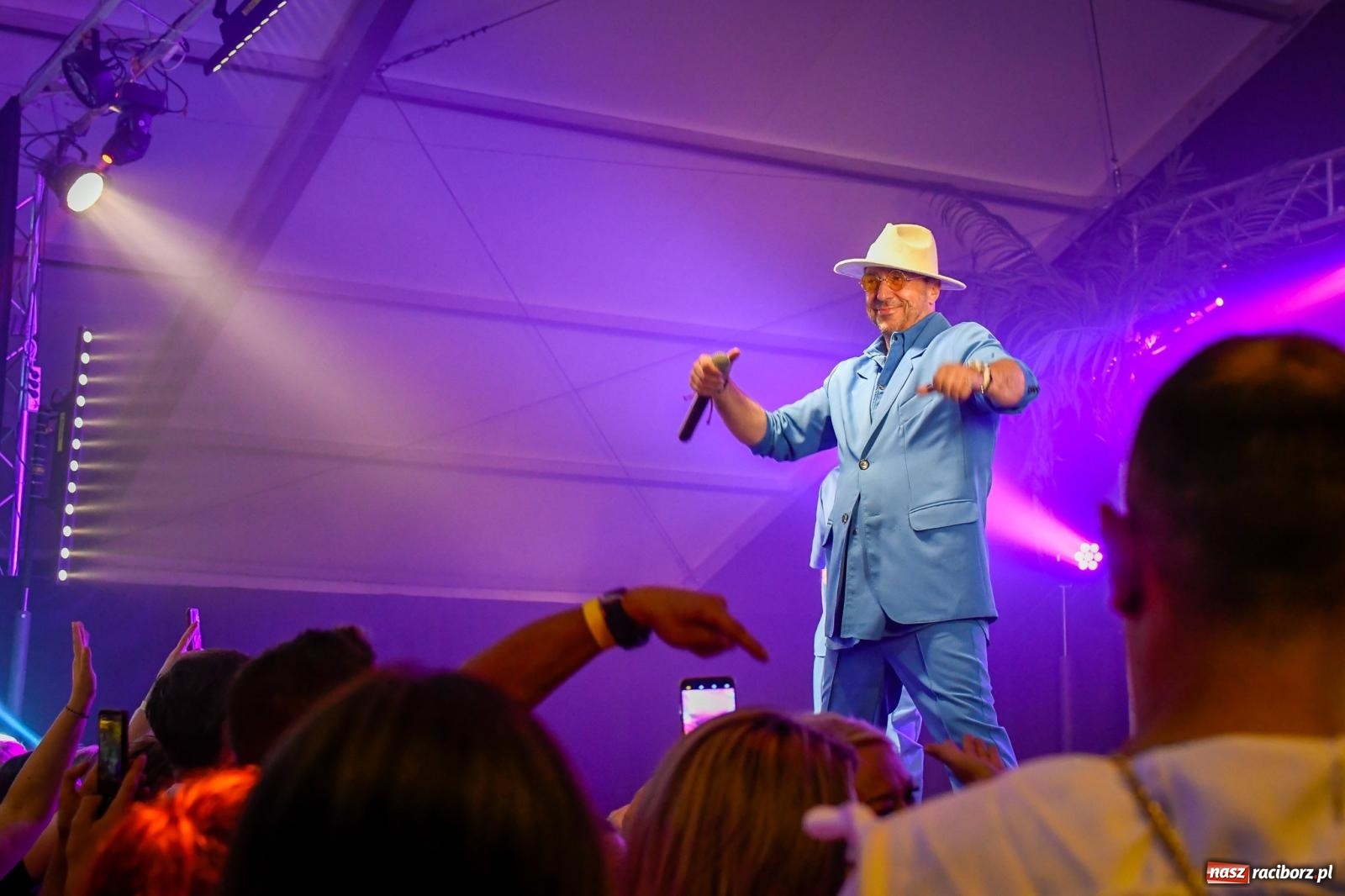 Zdjęcie w galerii na portalu naszraciborz.pl: Boys na półmetek wakacji w Szymocicach wiadomości z regionu