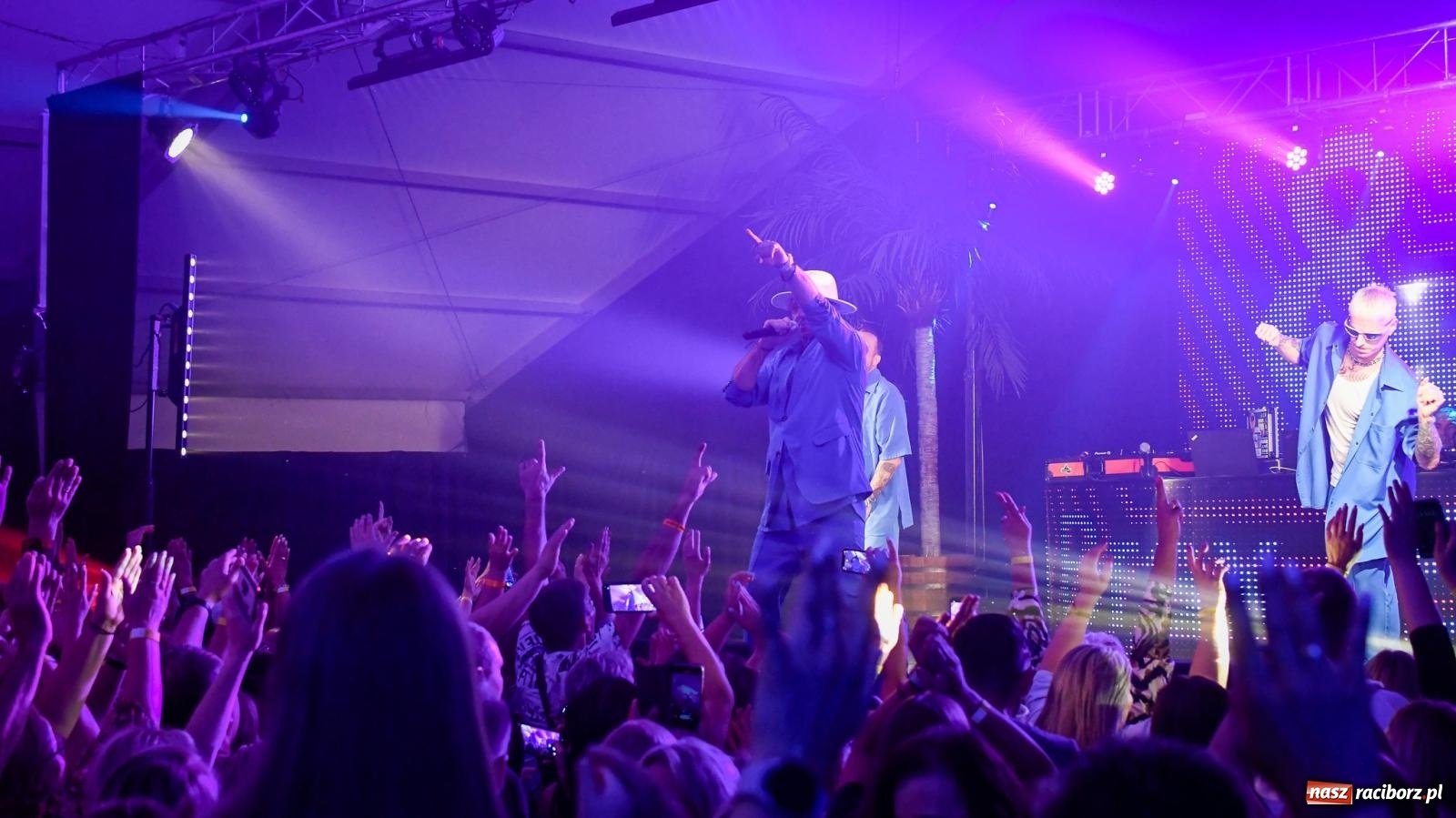 Zdjęcie w galerii na portalu naszraciborz.pl: Boys na półmetek wakacji w Szymocicach wiadomości z regionu