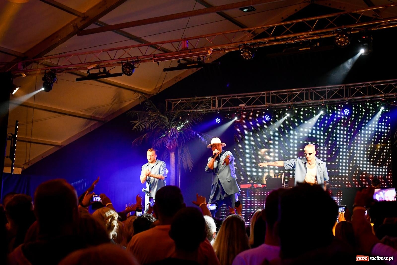 Zdjęcie w galerii na portalu naszraciborz.pl: Boys na półmetek wakacji w Szymocicach wiadomości z regionu