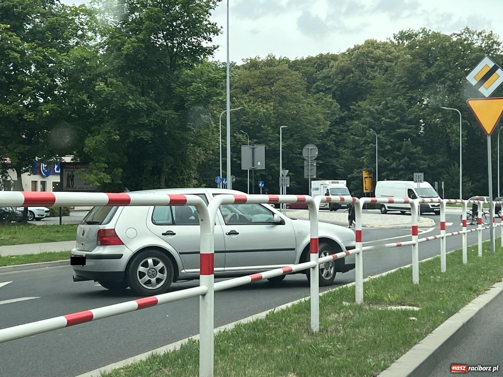 Zdjęcie w galerii na portalu naszraciborz.pl: Bosacką pod prąd. Kierowcy spoza Raciborza wpadają w zakłopotanie [FOTO] wiadomości z regionu