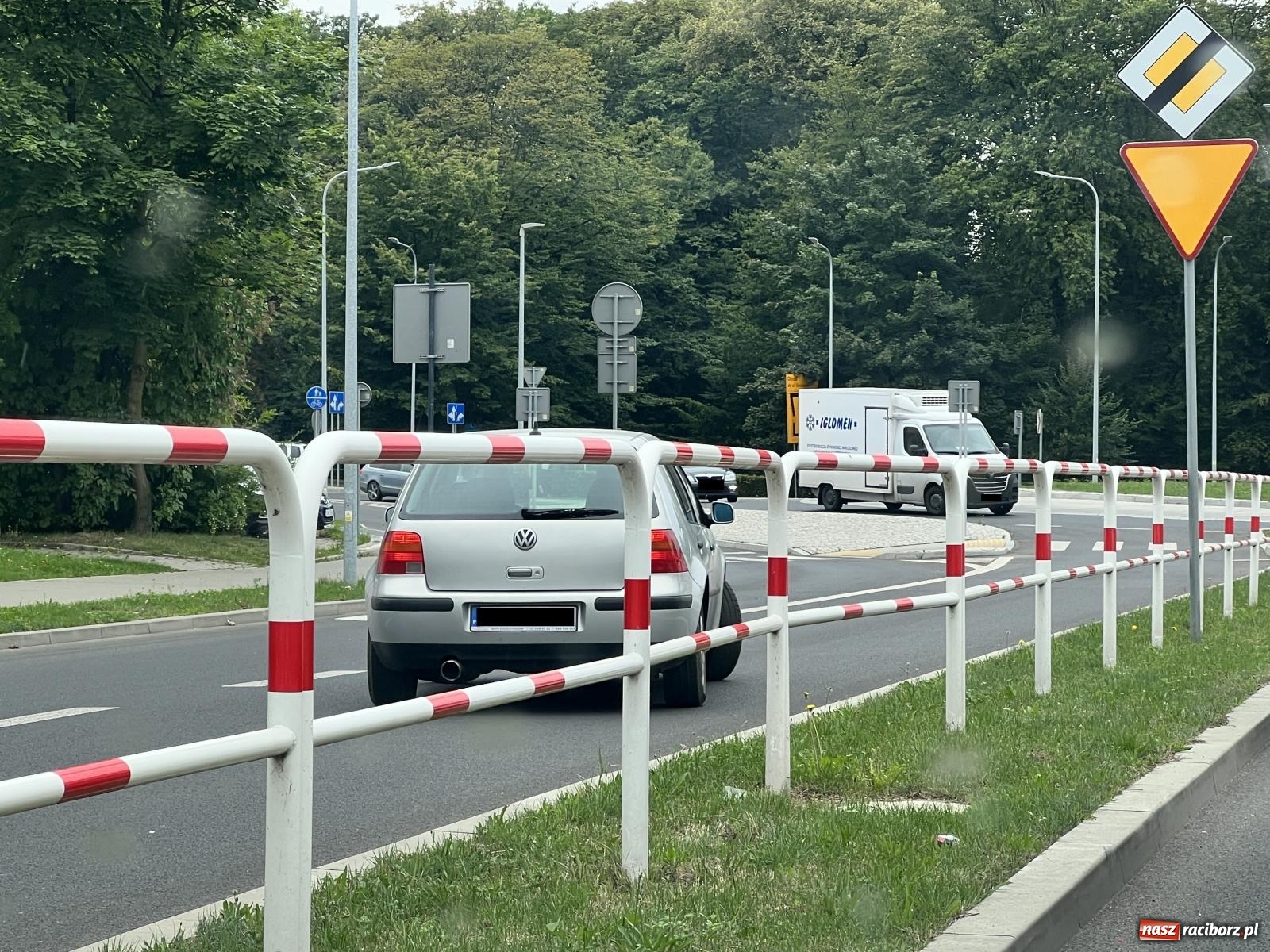 Zdjęcie w galerii na portalu naszraciborz.pl: Bosacką pod prąd. Kierowcy spoza Raciborza wpadają w zakłopotanie [FOTO] wiadomości z regionu