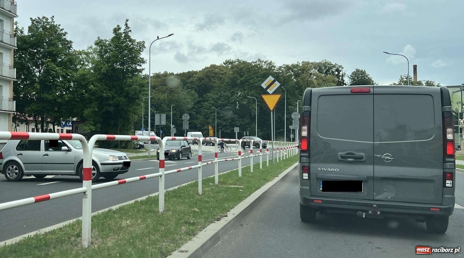 Zdjęcie w galerii na portalu naszraciborz.pl: Bosacką pod prąd. Kierowcy spoza Raciborza wpadają w zakłopotanie [FOTO] wiadomości z regionu
