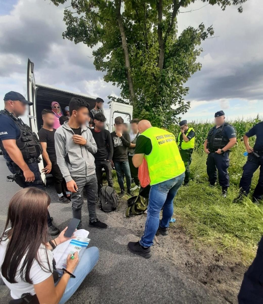 Zdjęcie w galerii na portalu naszraciborz.pl: Polka przewoziła imigrantów z Syrii. Nie miała prawa jazdy wiadomości z regionu
