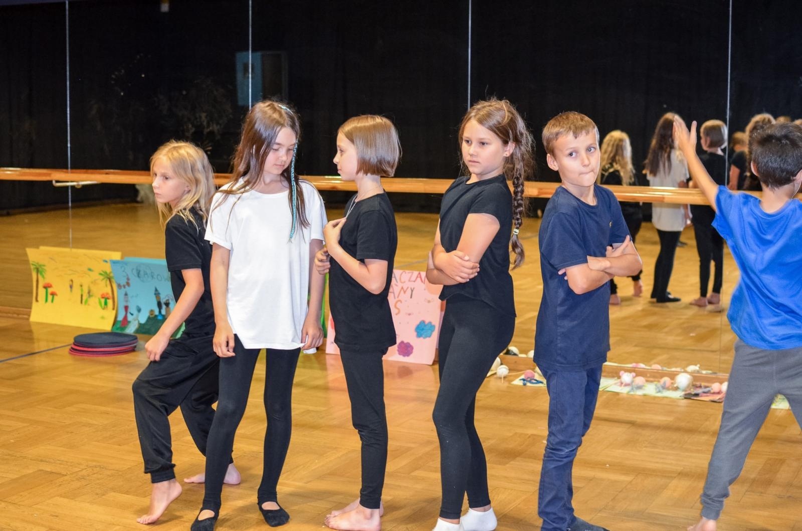 Zdjęcie w galerii na portalu naszraciborz.pl: Bajka dla rodziców na finał warsztatów teatralnych w RCK wiadomości z regionu