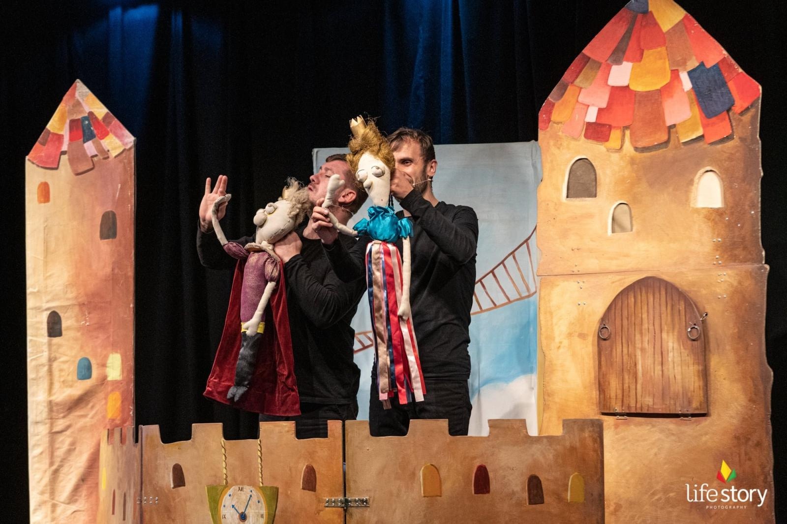 Zdjęcie w galerii na portalu naszraciborz.pl: Piknik teatralny w ogrodzie Strzechy wiadomości z regionu