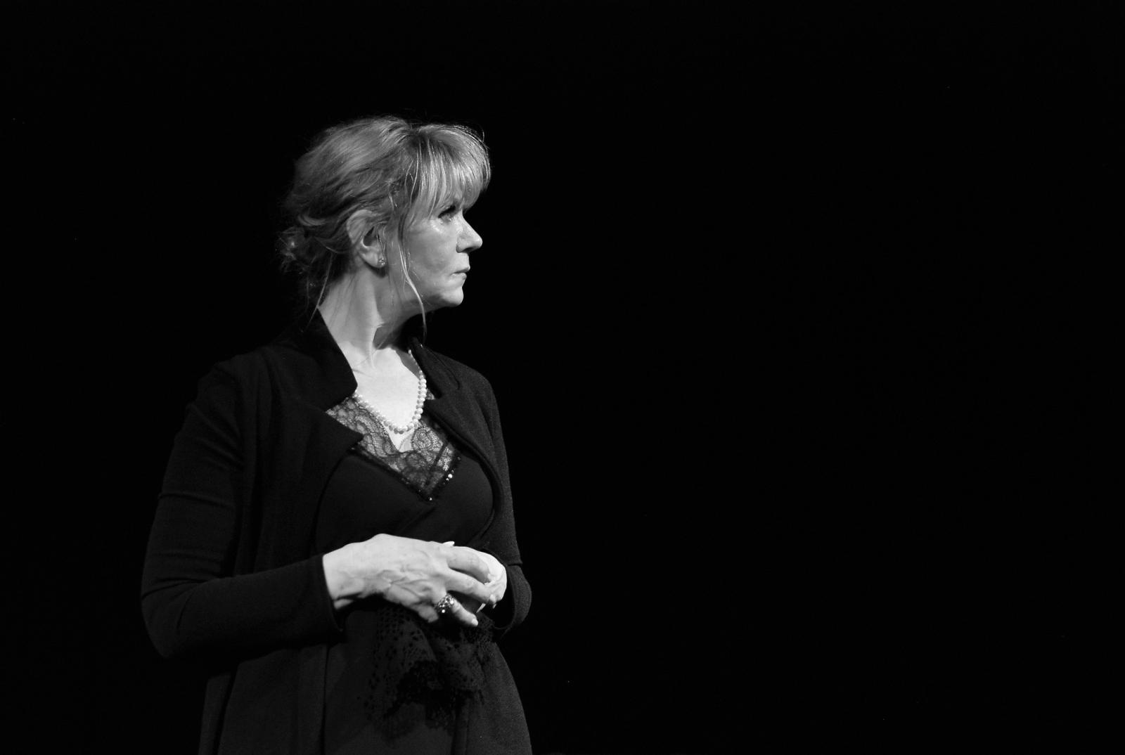 Zdjęcie w galerii na portalu naszraciborz.pl: Piknik teatralny w ogrodzie Strzechy wiadomości z regionu