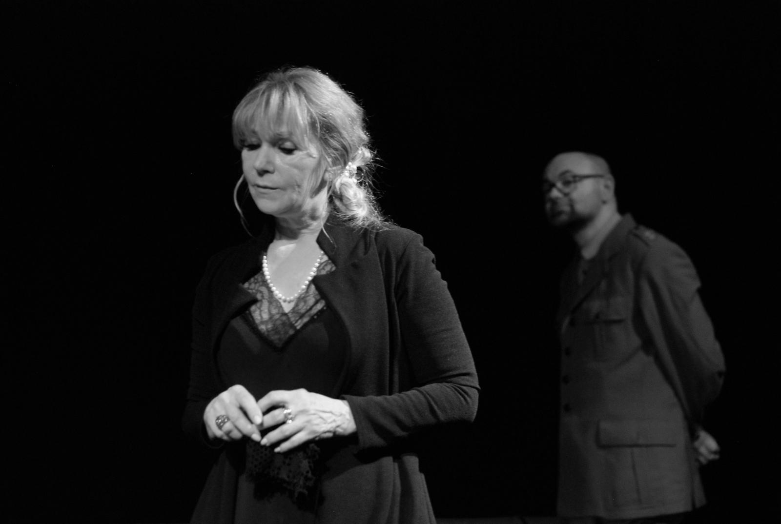 Zdjęcie w galerii na portalu naszraciborz.pl: Piknik teatralny w ogrodzie Strzechy wiadomości z regionu